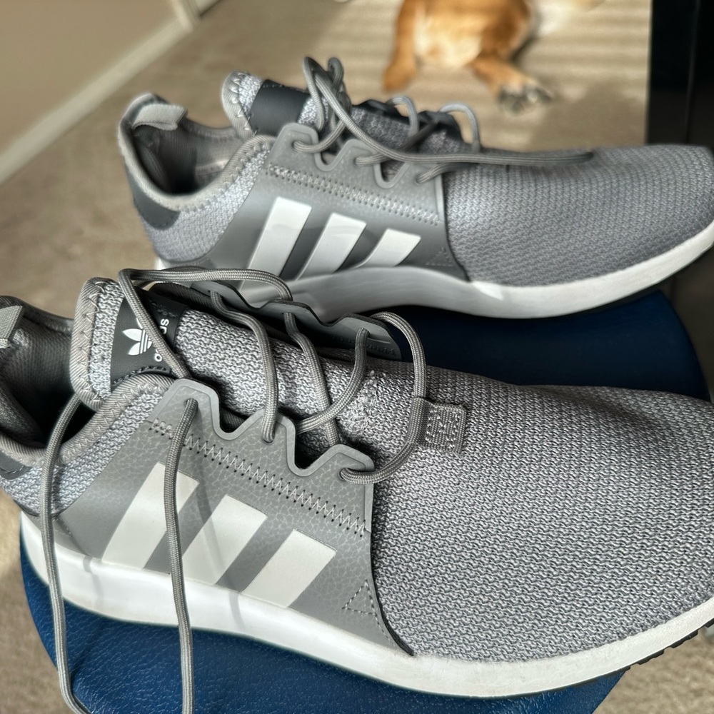 Adidas mens 7 womens 8-8.5 grey sneakers